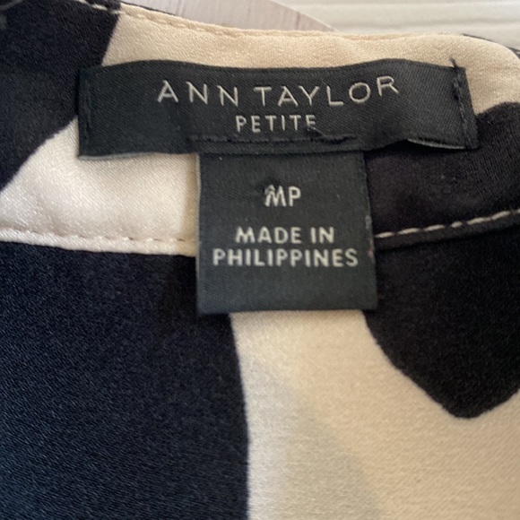 Ann Taylor size medium petite long sleeve black & cream top with covered buttons - Picture 5 of 13